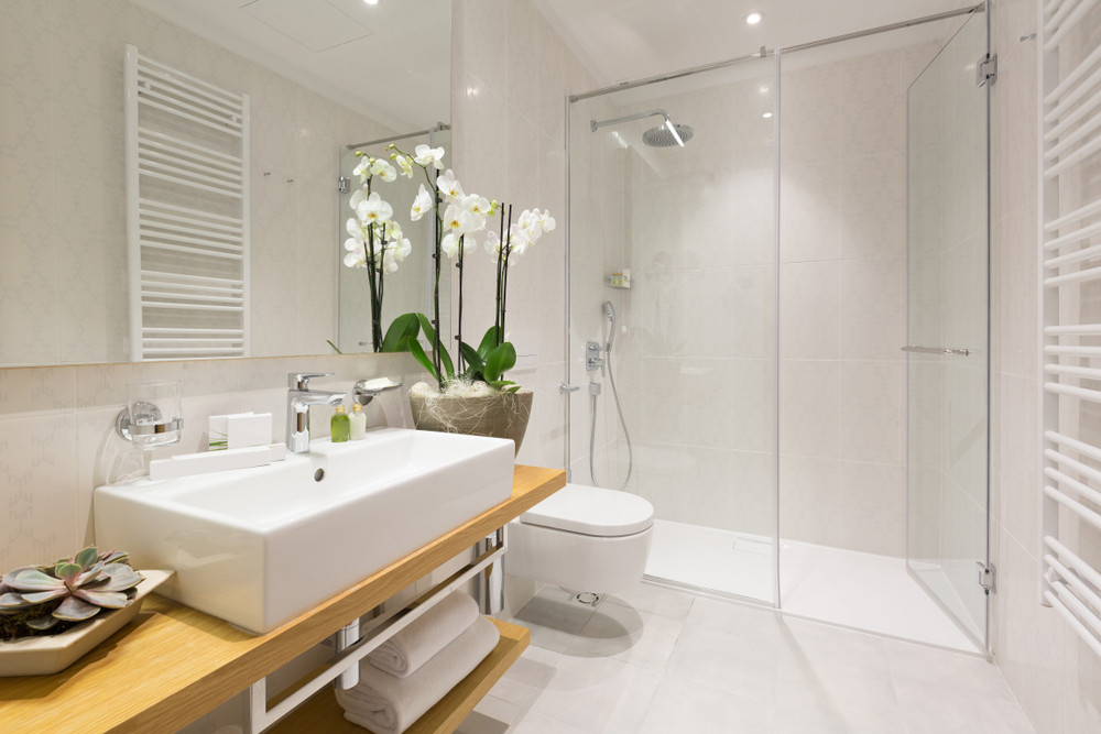 Why Curbless Shower Designs Improve Safety and Resale in Bathroom Remodeling